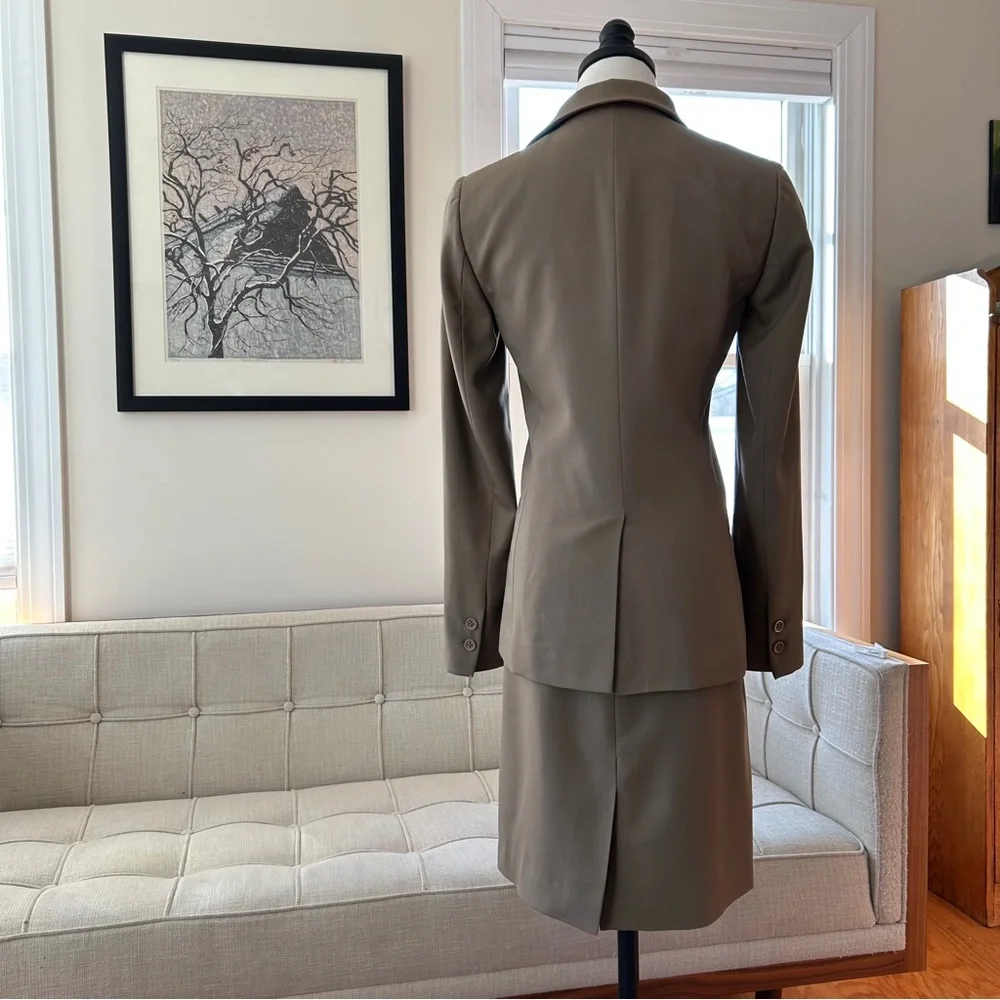 Elie Tahari Wool Suit with Leather Trim - Picture 2 of 14